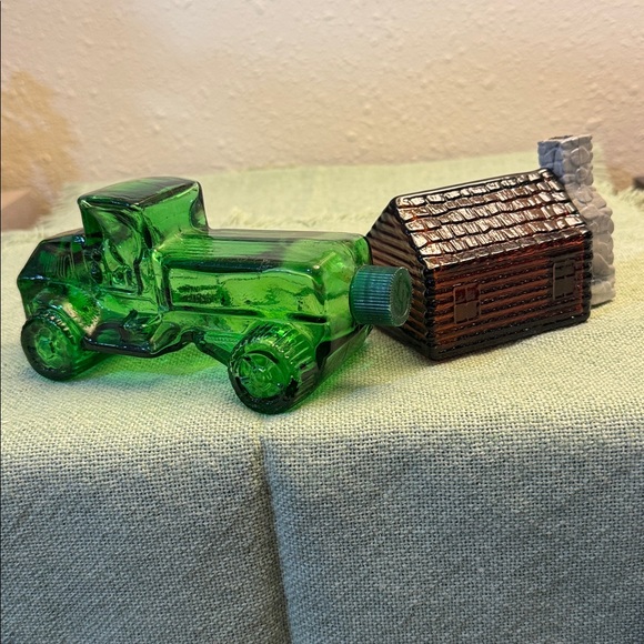 Two EMPTY Vintage Glass Avon Decanters - Picture 2 of 15